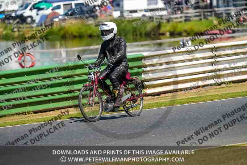 Vintage motorcycle club;eventdigitalimages;mallory park;mallory park trackday photographs;no limits trackdays;peter wileman photography;trackday digital images;trackday photos;vmcc festival 1000 bikes photographs